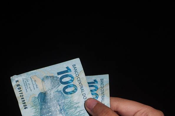 Notas de 100 reais / dinheiro